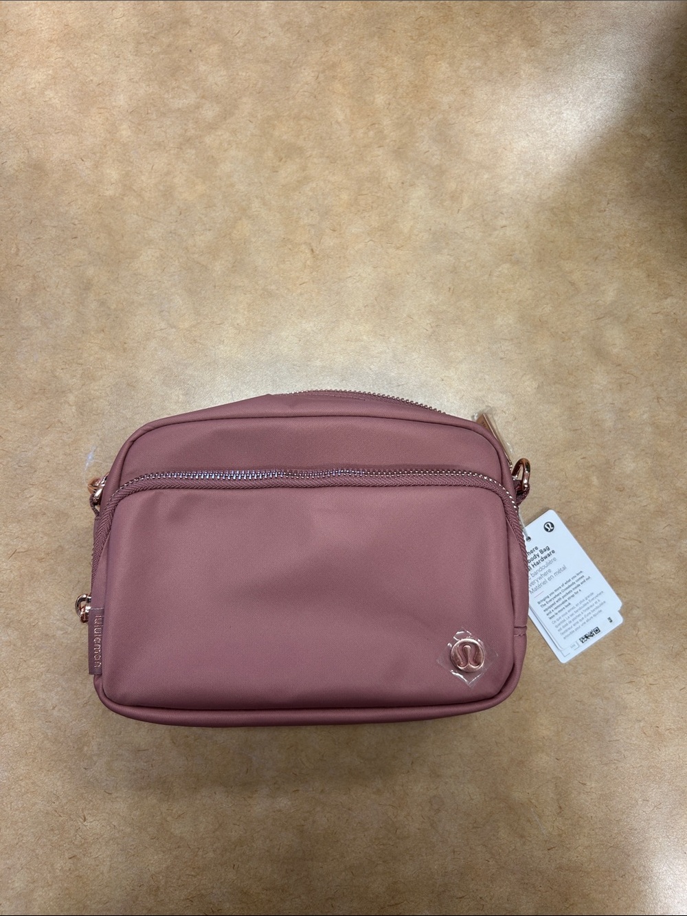 Lululemon Everywhere Crossbody Bag 2L - Picture 4 of 7